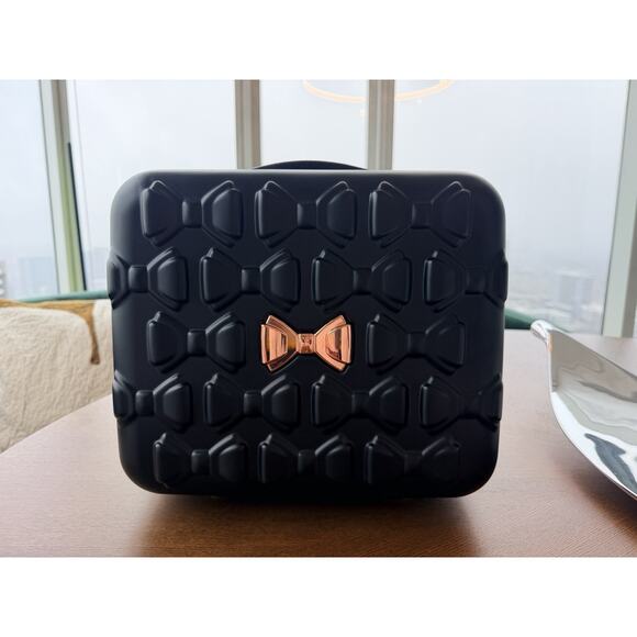 Ted Baker London Beau Hard Side Vanity Case in Black with Gold Accents - Picture 3 of 12